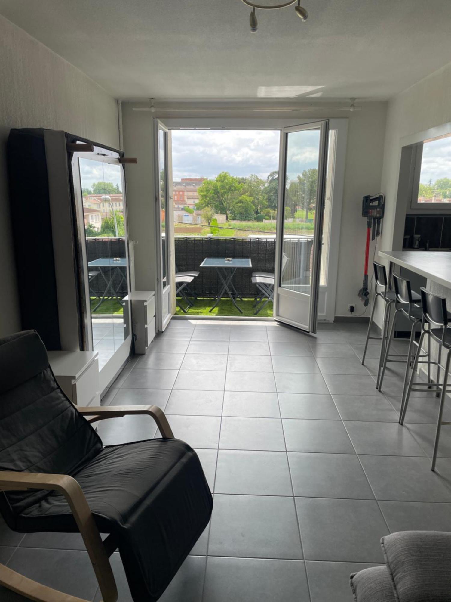 T2 Balcon Parking Climatise * Albi
